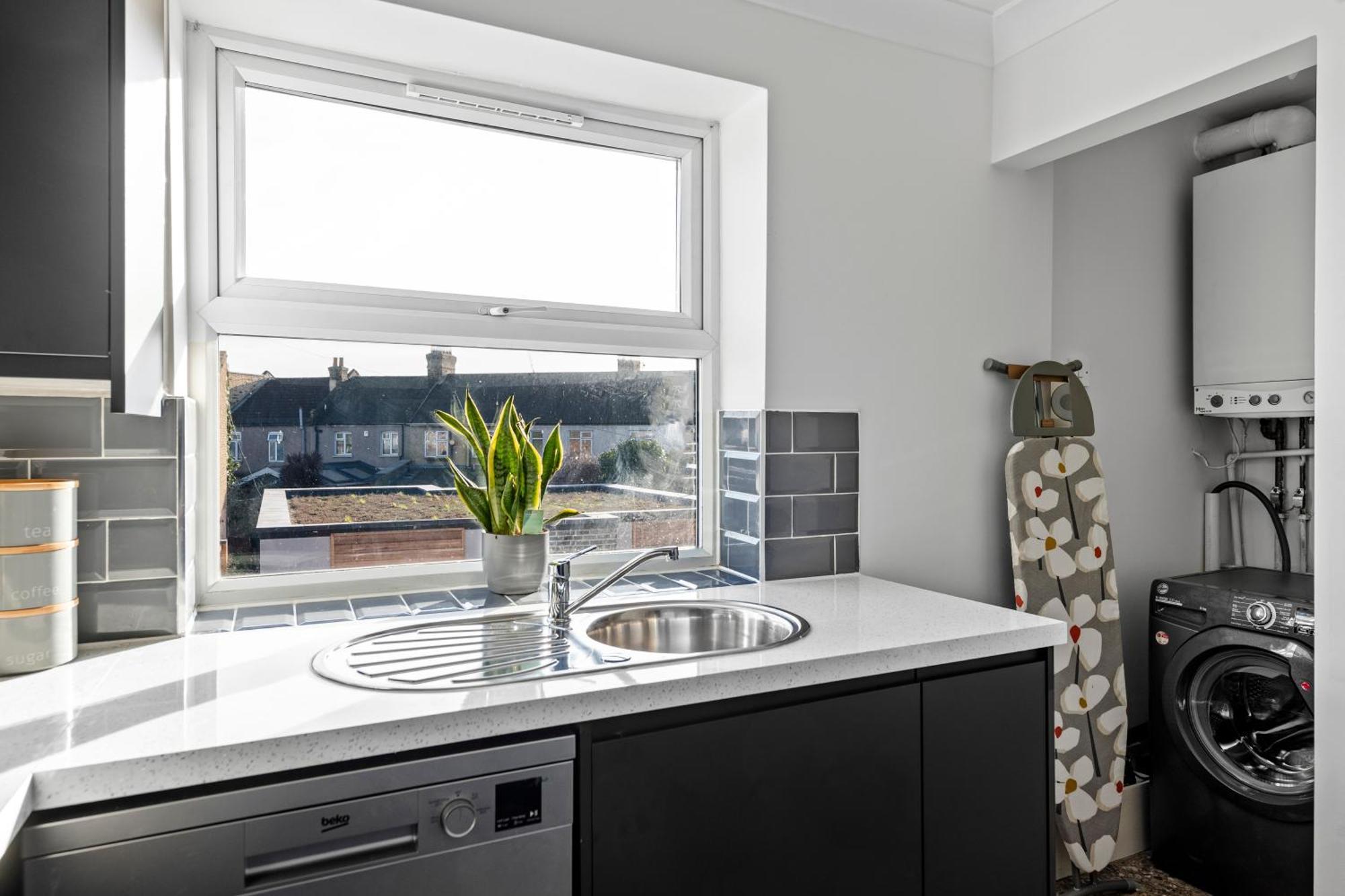 Cosy 2 Bedroom Flat In East Ham, Close To Excel ลอนดอน ภายนอก รูปภาพ